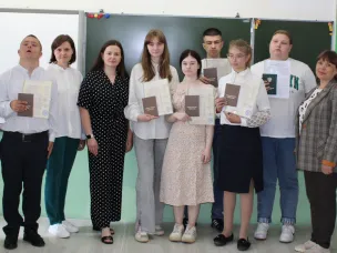 Торжественное вручение свидетельств об обучении и свидетельств о профессии должности "Рабочий"