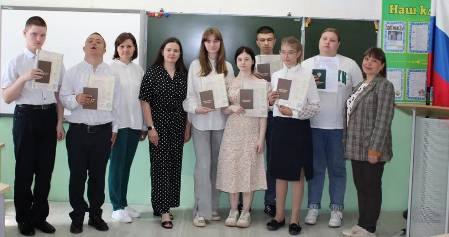 Торжественное вручение свидетельств об обучении и свидетельств о профессии должности "Рабочий"